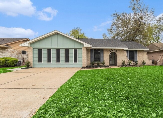 Photo - 1510 Tarberry Rd House