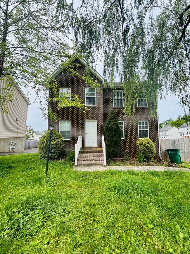 Building Photo - 985 New Village Dr NW