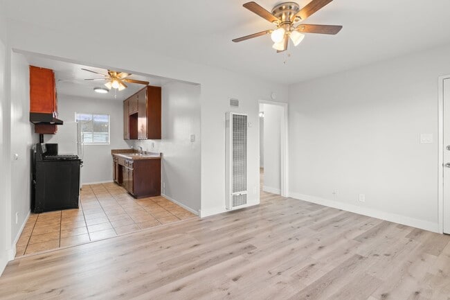 Photo - 621 Cerritos Ave Unidad 02