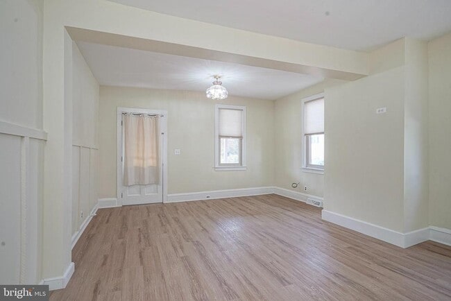 Photo - 19 E Millbrooke Ave Casa