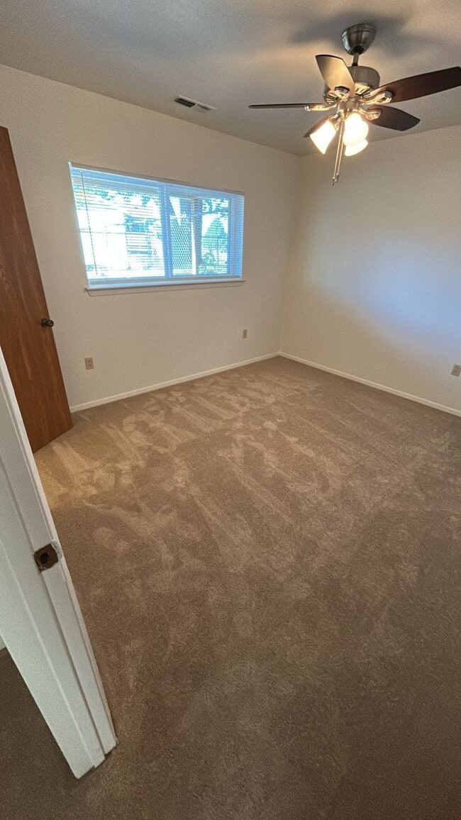 1201 Dakota Dr