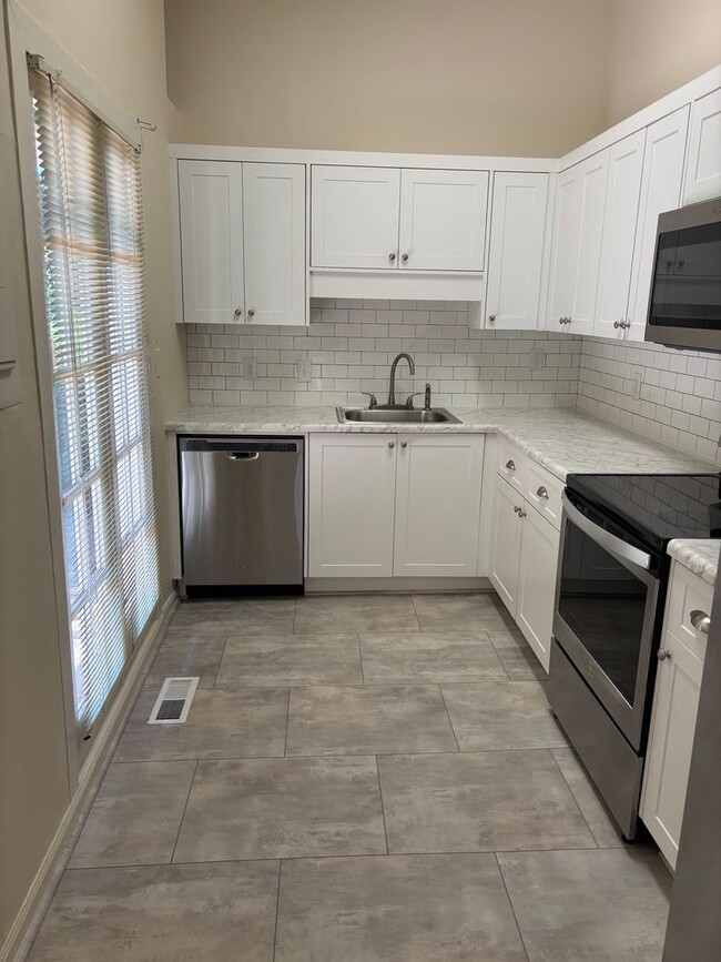 Photo - 2250 Kings Wy Unit 3