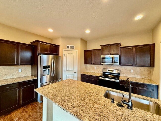 Photo - Beautiful Bedroom in Forest Meadows!