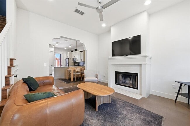 Photo - 3203 Locke Ln Unit A