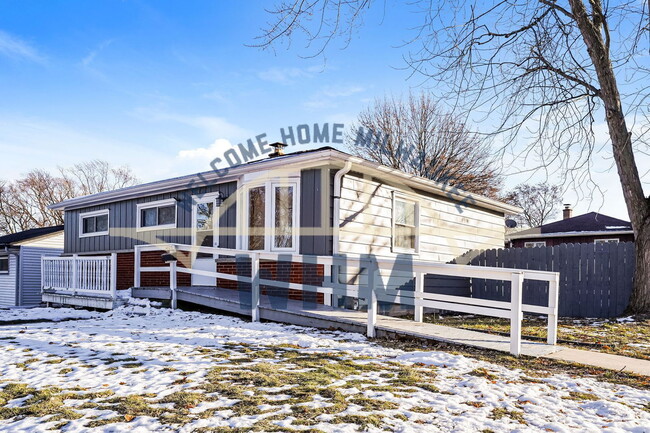 Building Photo - 4725 W Wilbur Ave