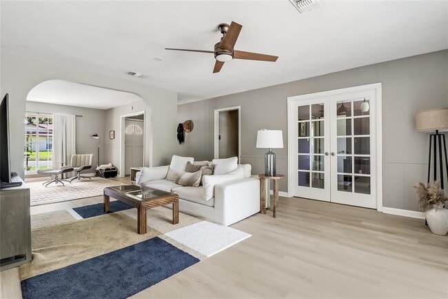 Photo - 5300 Basswood Ln