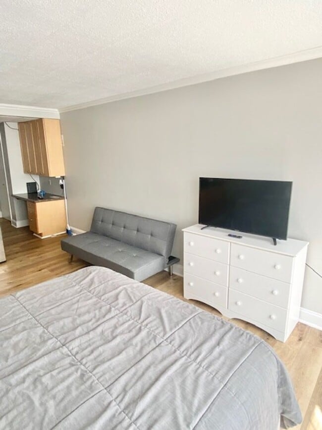 Photo - University Towers #301 - FURNISHED studio within walking distance to UTK, Fort Sanders Medical Ce...