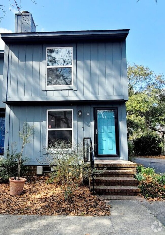 Building Photo - EAST OF 17 TOWNHOME