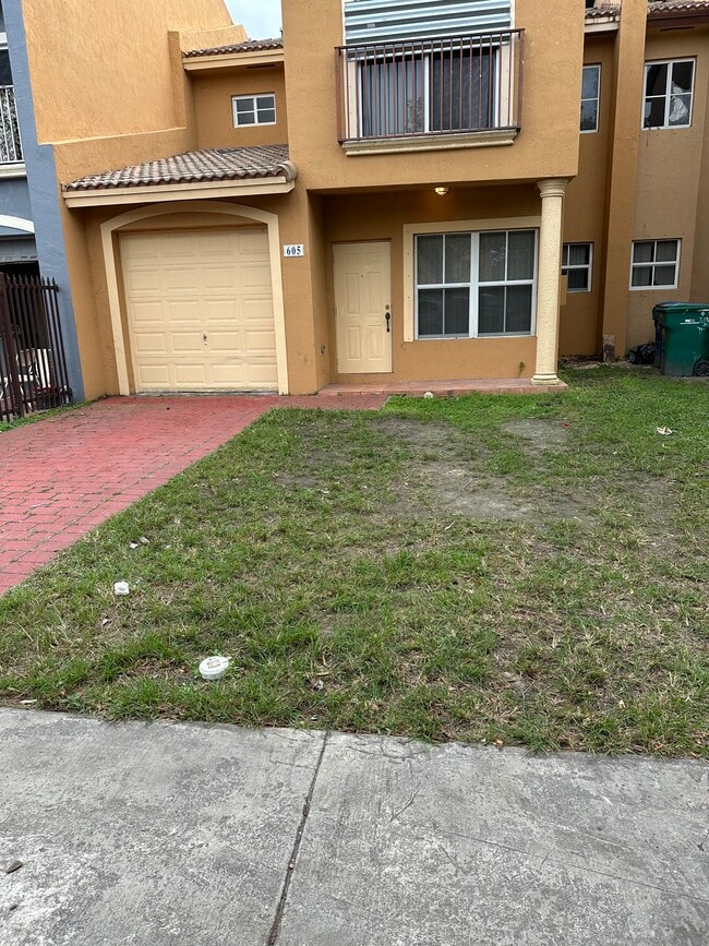 Photo - 605 SW 10th St