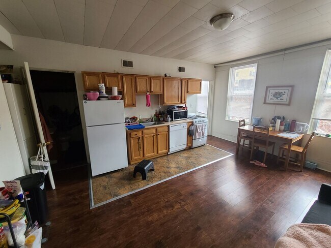 Photo - 4521 Centre Ave Unit #1