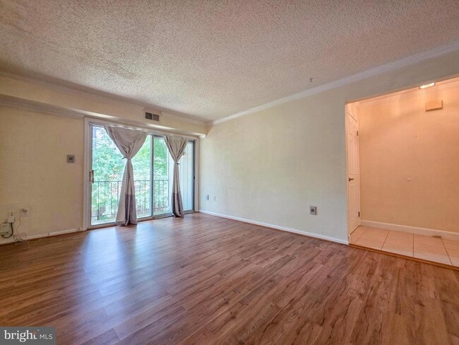 Building Photo - 7758 New Providence Dr Unit 9