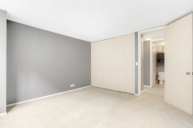 Building Photo - 655 W Irving Park Rd Unit APT 317