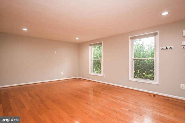 Photo - 9627 Locust Hill Dr
