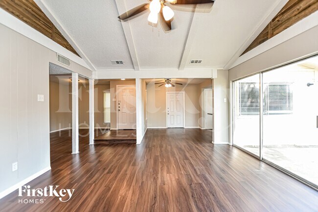 Photo - 710 Ravencroft Dr