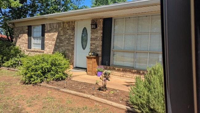 Photo - 1511 Milam Dr