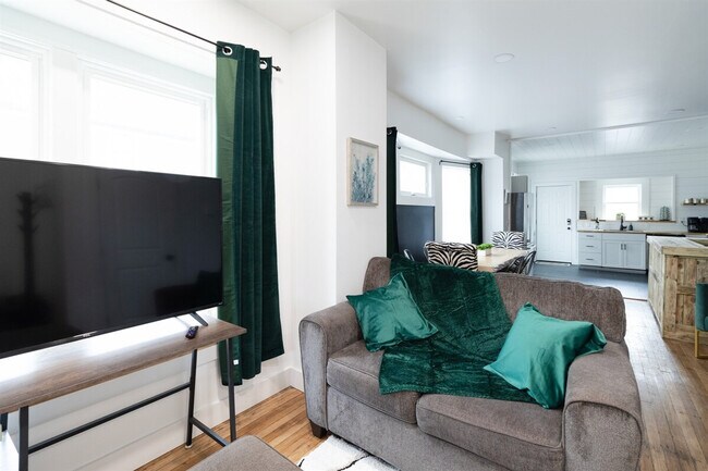 Photo - 10628 Lee Ave Unidad ID1290640P