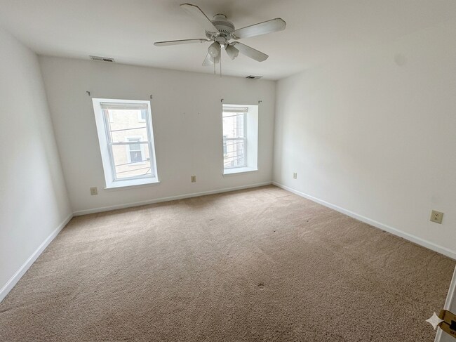 Photo - 4720 Fowler St