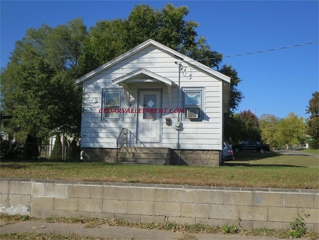 Building Photo - 253 Monroe St Rental