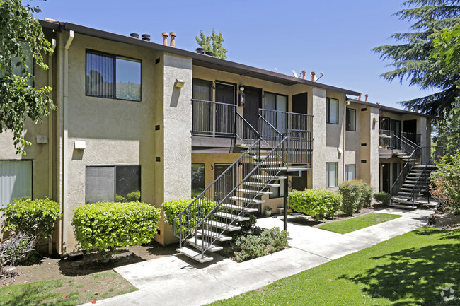 Building Photo - Oak Terrace Apartments