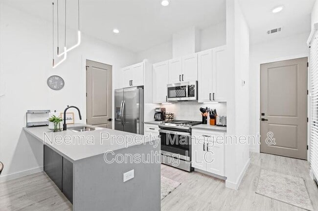 Photo - 6825 Cadillac St