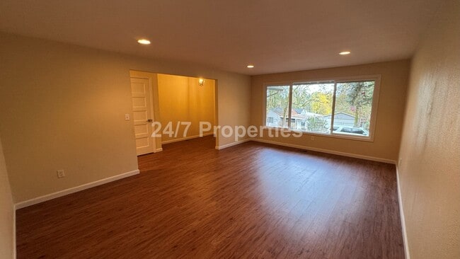 Photo - Spacious, Open-Concept 3 Bedroom West Linn Home