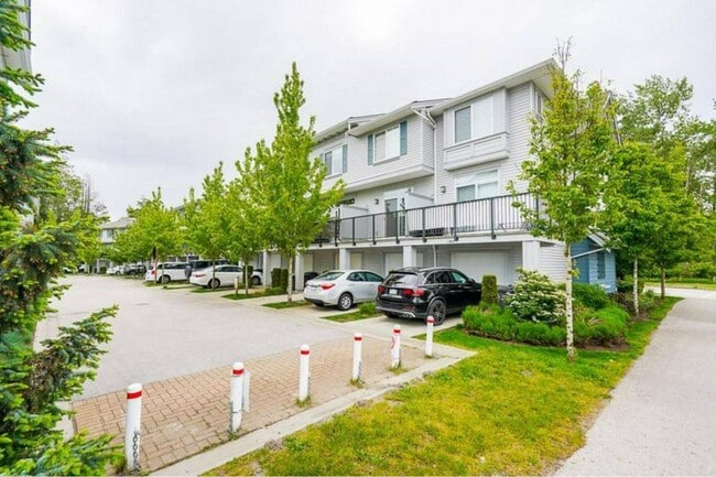 Building Photo - 5858 142 St