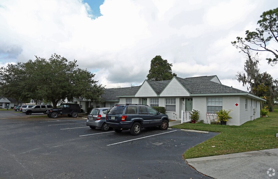 Oak Run Apartments For Rent in Zephyrhills, FL