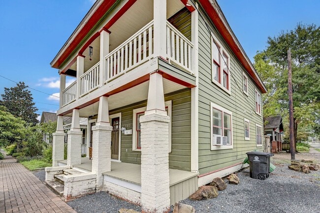 Building Photo - Stunning 1920´s Duplex located in the Hear... Rental