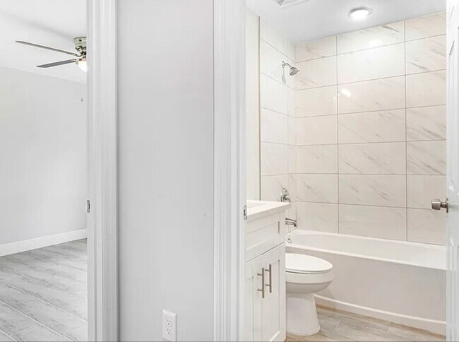 Photo - 2509 34th St W