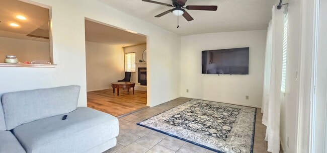 Photo - 946 Roosevelt St