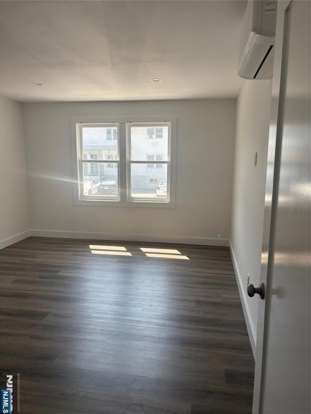Building Photo - 671 Midland Ave Unit 9A Rental