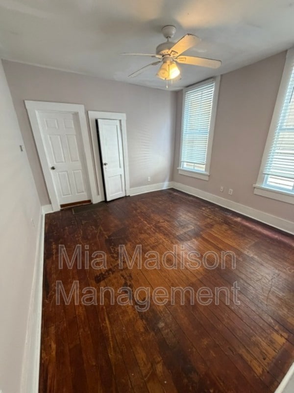 Photo - 305 W 39th St