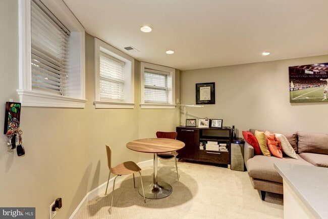 Photo - 1630 19th St NW