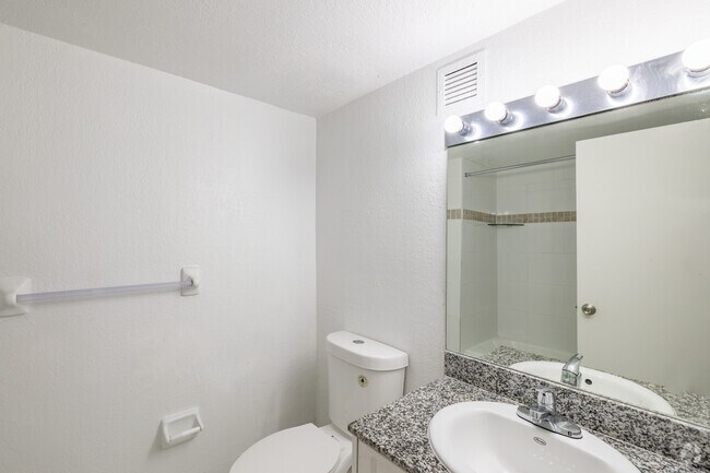 2BD, 2BA - 1,007SF - Second Bathroom