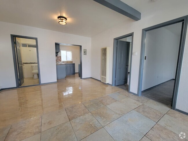 Building Photo - 1315 W 101st St Rental