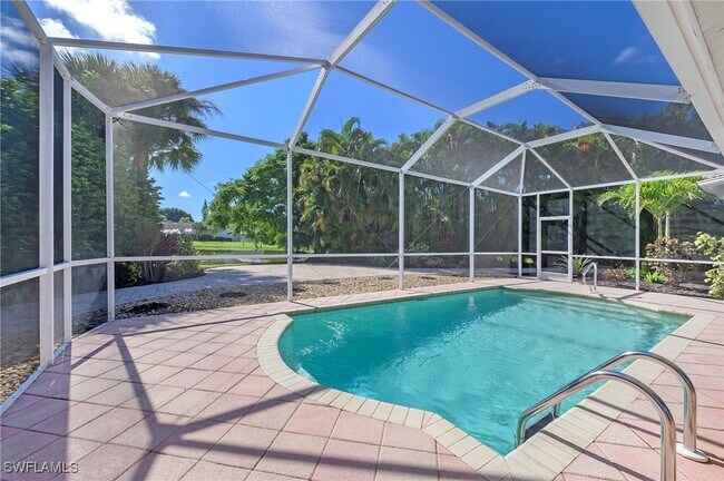 Photo - 300 Wentworth Ct