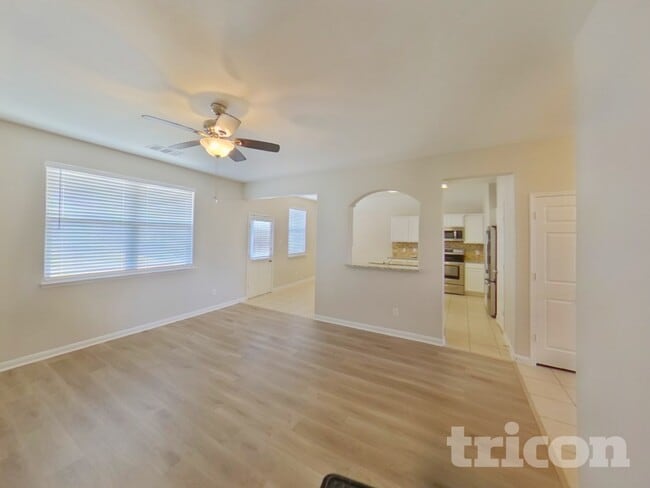 Photo - 825 Hawthorne Rd