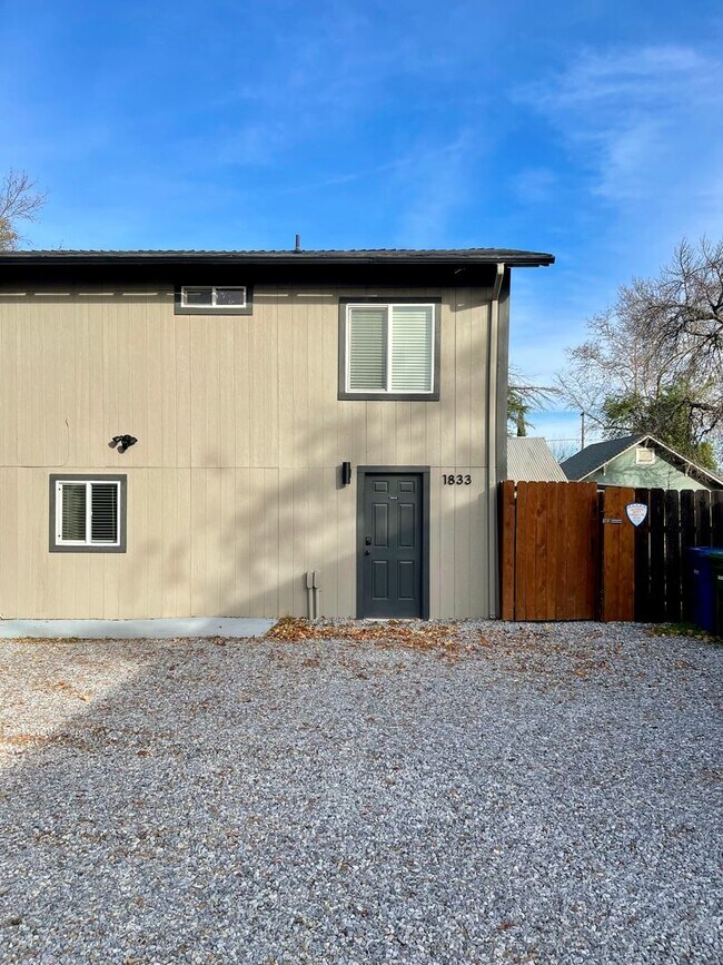 Photo - 1833-1833 Grace Ave Unit 1833