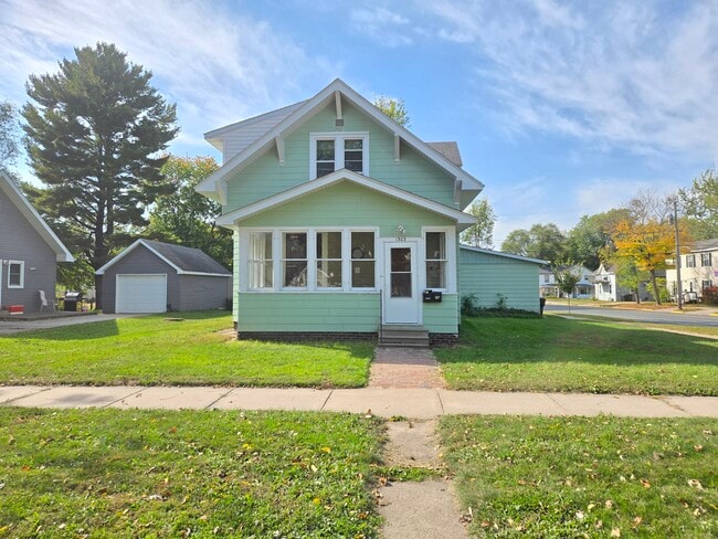 Building Photo - 1303 8th St E Unit 1303