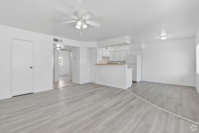 Building Photo - Charming 2-Bedroom Unit! Rental