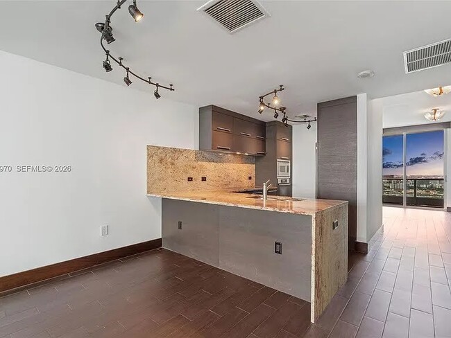 Photo - 900 Biscayne Blvd