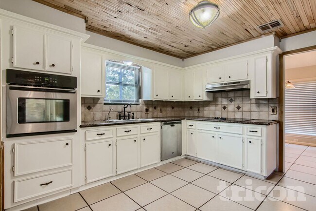 Photo - 7919 Annola Ln