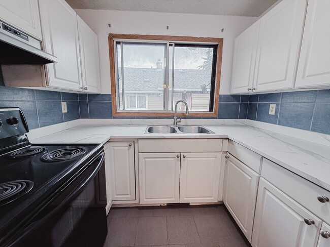 Photo - 1513-1536 36 St SE