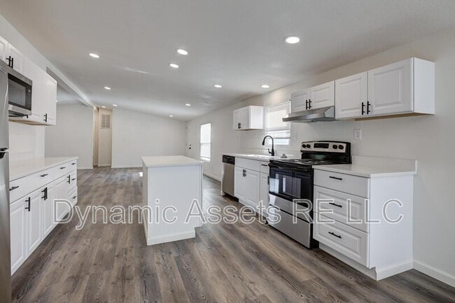 Building Photo - 705 N Cayuga St