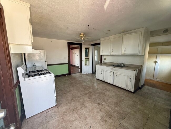 Building Photo - 182 E Main St Unit 1