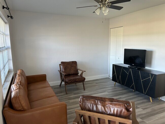 413 NE 24th Pl Unit 413
