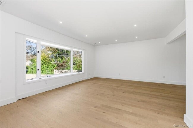 Photo - 559 Linda Ln