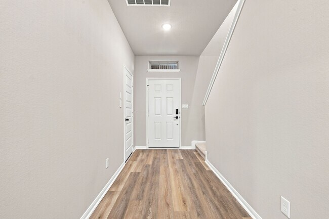 Photo - 18518 Karlynn St