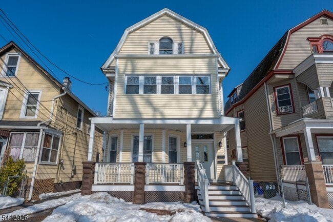 Photo - 24 Llewellyn Ave Unit 2