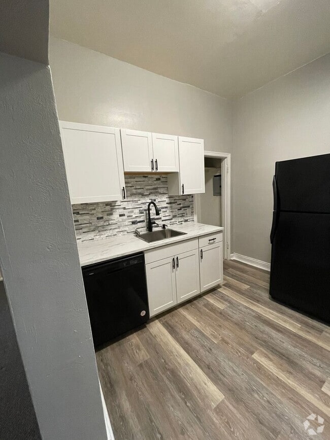 Building Photo - 526 E 8th Ave Unit Apt 4